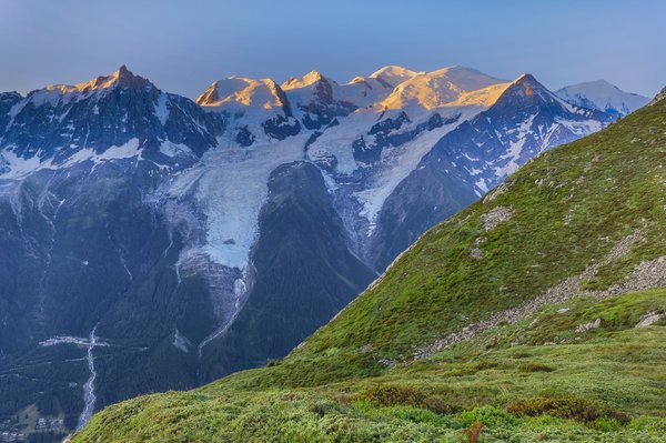 Acheter un terrain au Mont Blanc : Opportunités et pièges